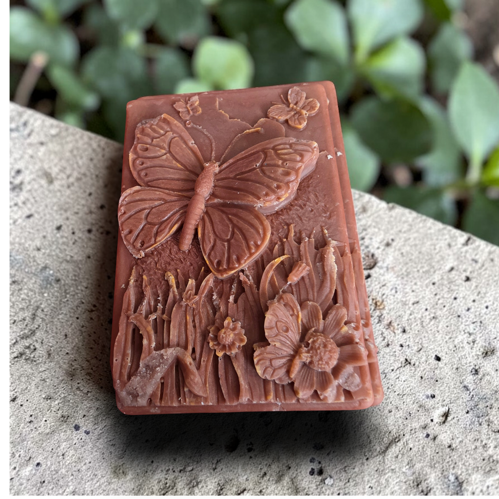 Great Smelling Large Wax Melt with a Surprise Crystal. (8724116766917)